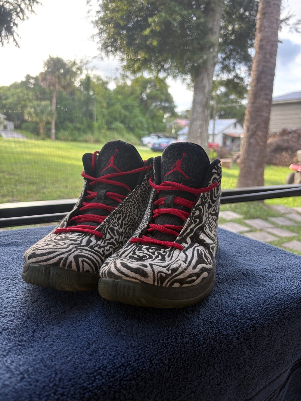 Jordan Kids' Zebra-Pattern Basketball Sneakers - Black/White/Red